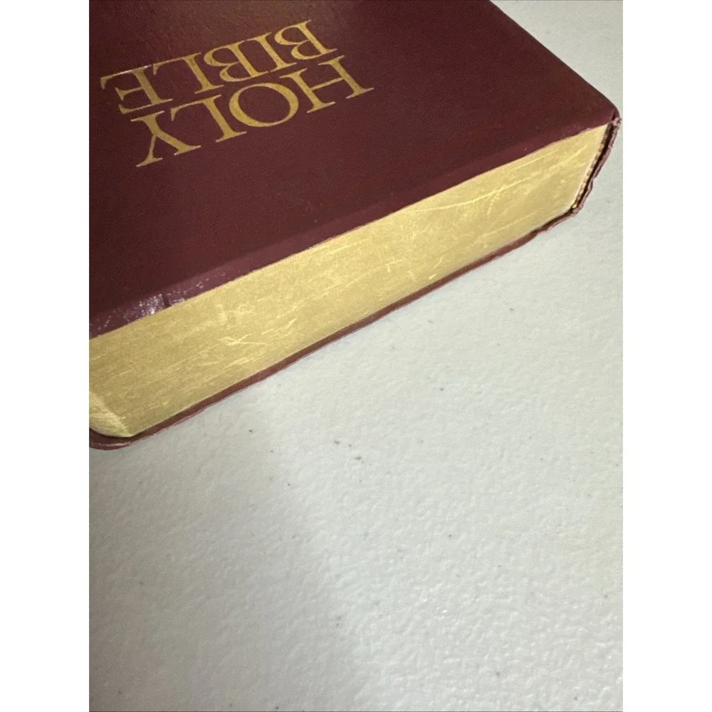 Zondervan New International Version Bible NIV Red Helps Imitation Leather Gift